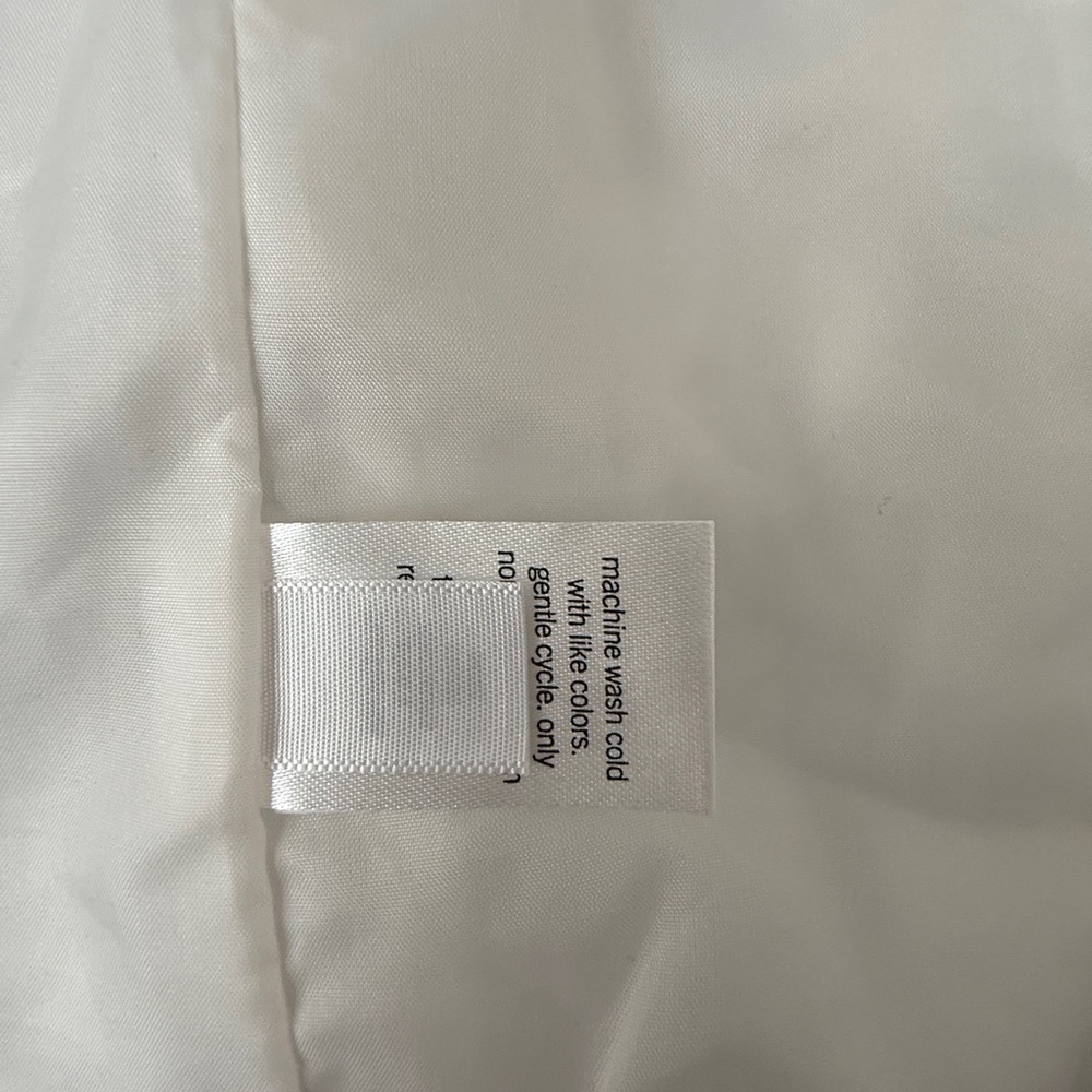 SO White Quilted Puffer Vest - Medium - Picture 4 of 13